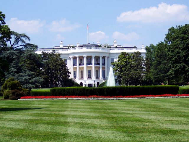 **Alt tag:** `alt="The White House in Washington, D.C., symbolizing U.S. economic policy and recessions affecting the American economy"`